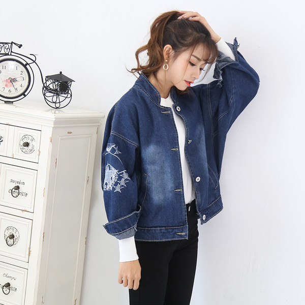 Γυναικείο μπουφάν με κεντήματα στα μανίκια