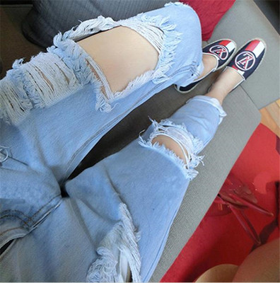 Κομψά γυναικεία τζιν  - σκισμένη και με  ψηλή μέση