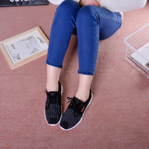 Όμορφα αθλητικά πάνινα  γυναικεία παπούτσια σε διάφορα χρώματα