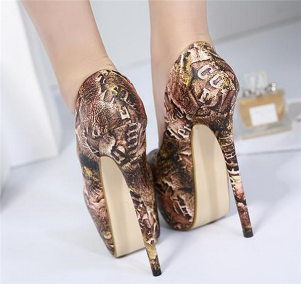 Γυναικεία παπούτσια σε τακούνι με ύψος 16 εκατοστά και υψηλή πλατφόρμα 