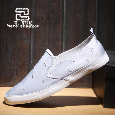 Стилни мъжки мокасини с бродирани звезди в три цвята