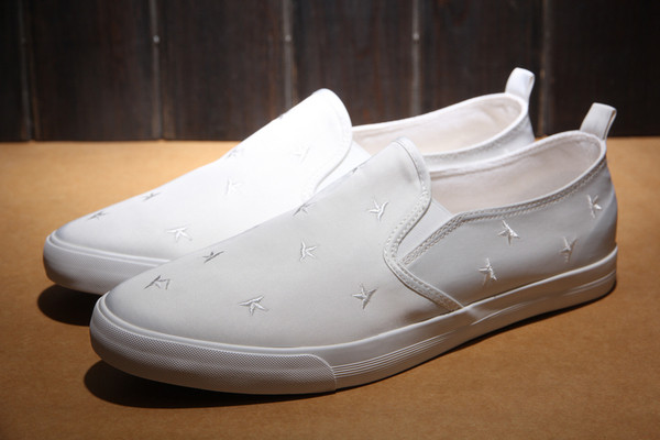 Стилни мъжки мокасини с бродирани звезди в три цвята