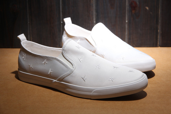 Стилни мъжки мокасини с бродирани звезди в три цвята
