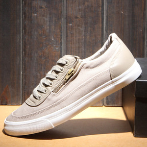 Κομψά ανδρικά αθλητικά πάνινα παπούτσια σε απλό σχεδιασμό και διακοσμητικό φερμουάρ σε τρία χρώματα