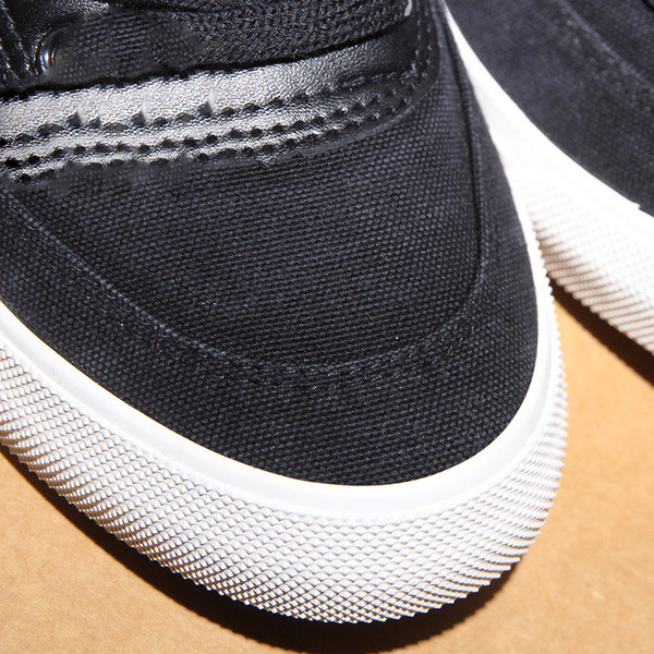 Κομψά ανδρικά αθλητικά  πάνινα παπούτσια σε απλό σχεδιασμό και διακοσμητικό φερμουάρ σε τρία χρώματα