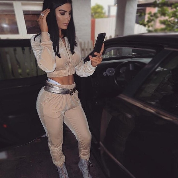 Много удобен дамски спортен екип от 2 части подходящи и за ежедневието