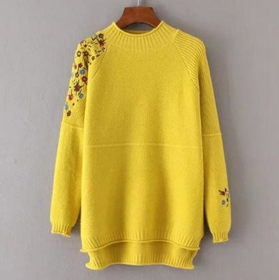 Семпъл и много удобен дамски пуловер с интересни флорални десени