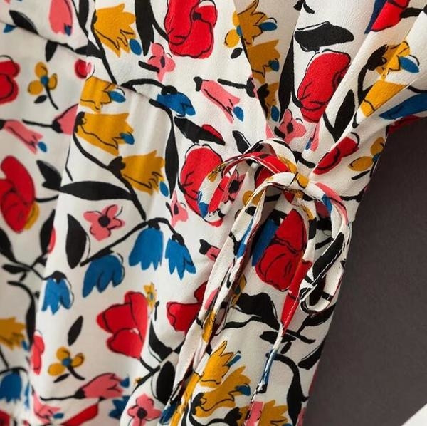 Αθλητικό-κομψό γυναικείο φόρεμα σε πολύχρωμα μοτίβα λουλουδιών - κατάλληλο για κάθε περίσταση