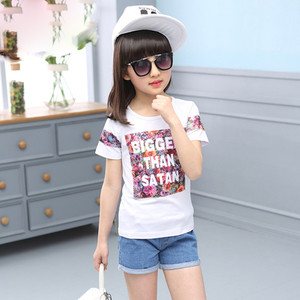 Сладка тениска за момичета с надпис и флорален десен