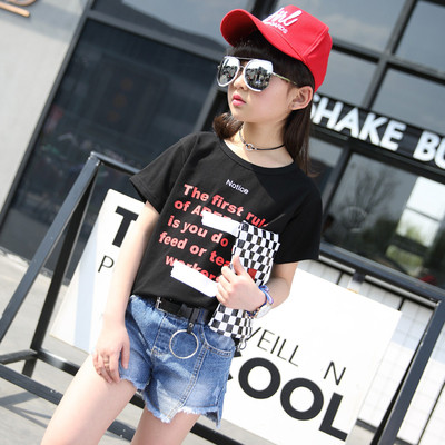 Детска тениска за момичета в бял и черен цвят с надиси