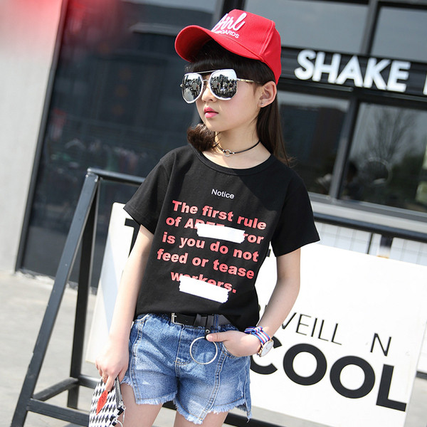 Детска тениска за момичета в бял и черен цвят с надиси