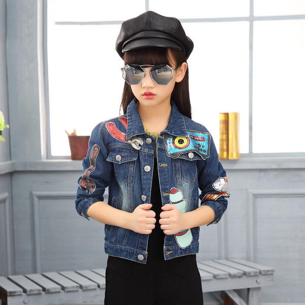 Стилно дънково яке за момичета с интересна бродерия 