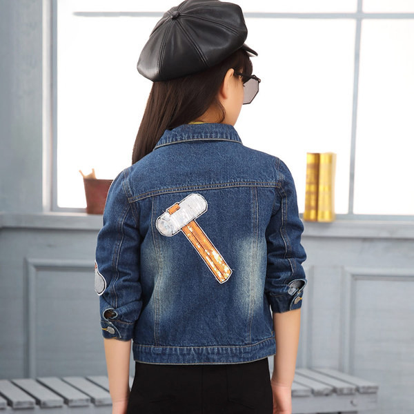 Стилно дънково яке за момичета с интересна бродерия 