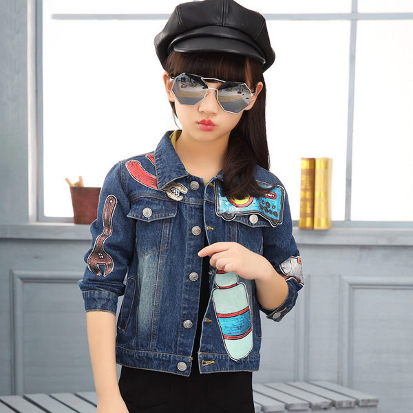 Стилно дънково яке за момичета с интересна бродерия 