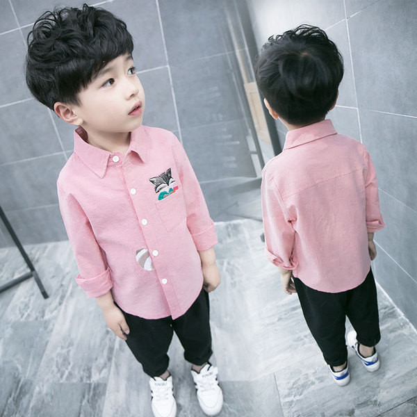 Κομψό πουκάμισο για αγόρια με κεντήματα σε ροζ και λευκό χρώμα