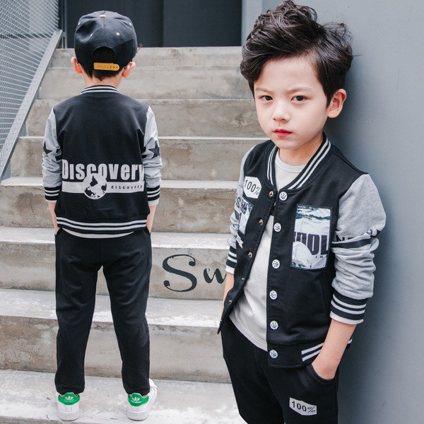 Κομψό αθλητικό σετ για αγόρια - σακάκι + παντελόνι με δίχρωμες εφαρμογές