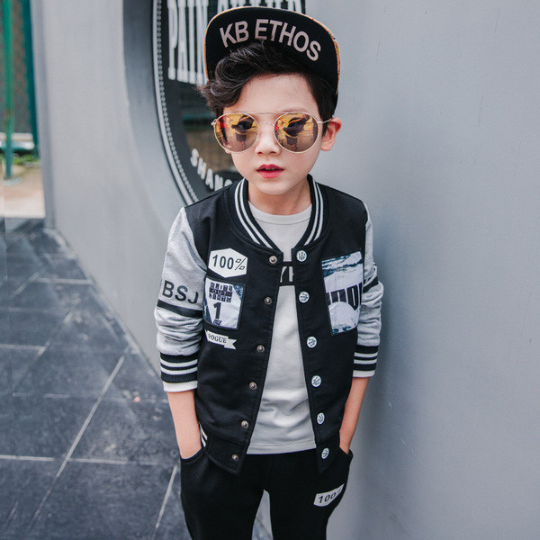 Κομψό αθλητικό σετ για αγόρια - σακάκι + παντελόνι με δίχρωμες εφαρμογές