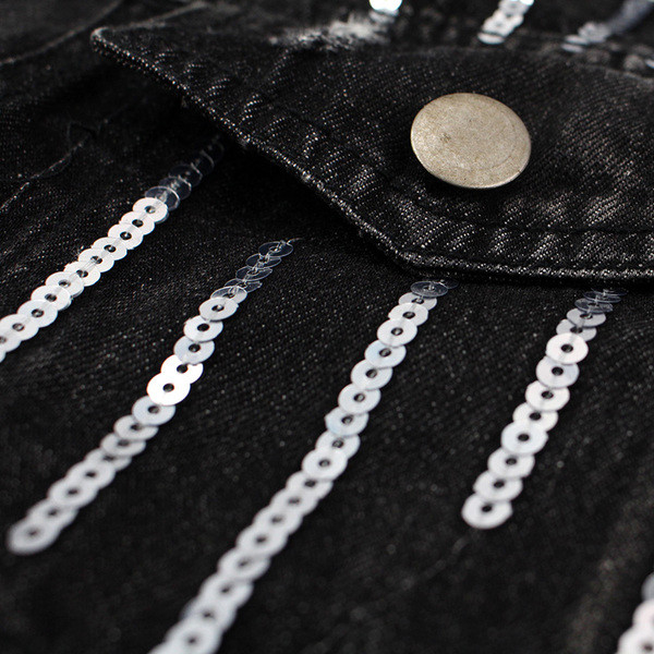 Много стилен детски комплект за момичета в тъмен цвят - дънково яке и дънкови панталони с надписи и накъсан мотив