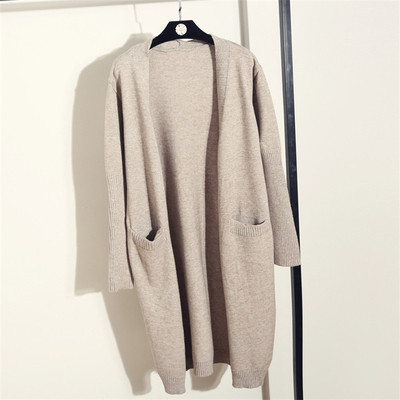 Πολύ κομψή γυναικεία ζακέτα με μακριά μανίκια και ενδιαφέρουσα τσέπη