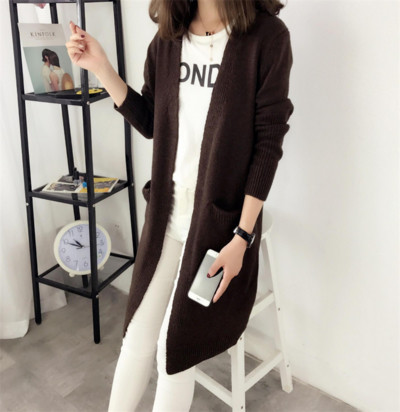 Πολύ κομψή γυναικεία ζακέτα με μακριά μανίκια και ενδιαφέρουσα τσέπη