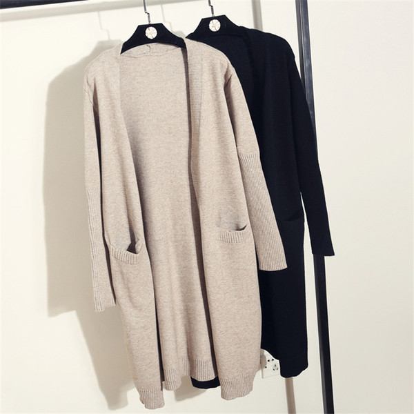 Πολύ κομψή γυναικεία ζακέτα  με μακριά μανίκια και ενδιαφέρουσα τσέπη