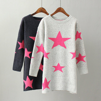 Дълъг дамски пуловер с О-образна яка и шарени звездички - 2 цвята