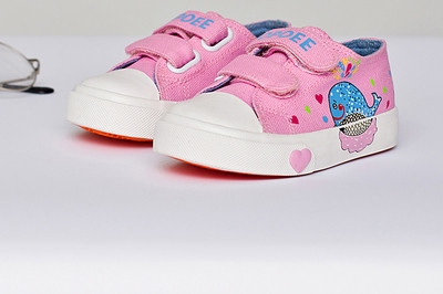 Παιδικά παπούτσια για κορίτσια σε ροζ και μπλε χρώματα