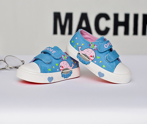 Παιδικά παπούτσια για κορίτσια σε ροζ και μπλε χρώματα