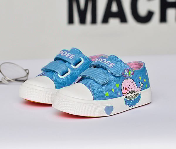 Παιδικά παπούτσια για κορίτσια σε ροζ και μπλε χρώματα