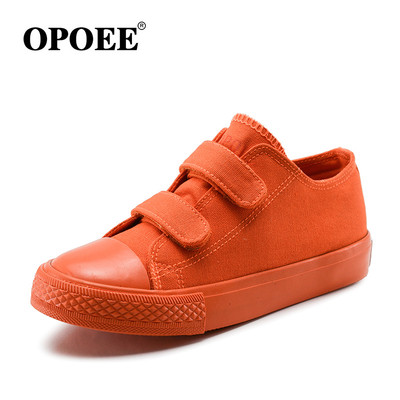 Αθλητικά και κομψά παιδικά πάνινα παπούτσια για κορίτσια και αγόρια με αυτοκόλλητα σε απλό μοντέλο και σε πολλά χρώματα