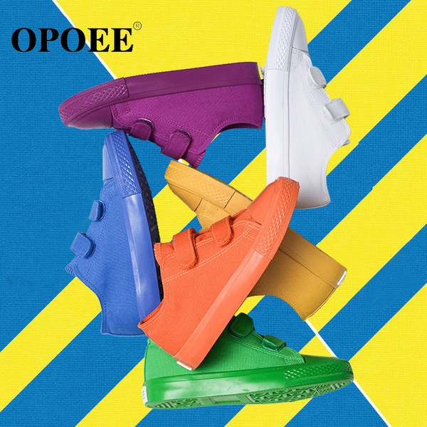 Αθλητικά και κομψά παιδικά πάνινα παπούτσια για κορίτσια και αγόρια με αυτοκόλλητα σε απλό μοντέλο και σε πολλά χρώματα