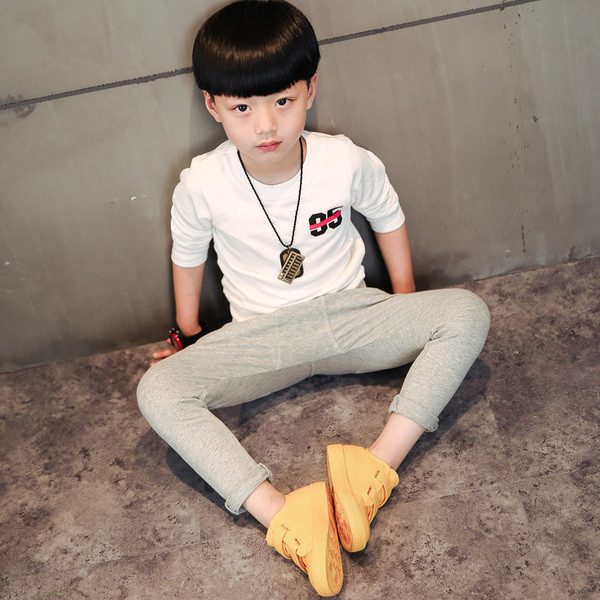 Αθλητικά και κομψά παιδικά πάνινα παπούτσια για κορίτσια και αγόρια με αυτοκόλλητα σε απλό μοντέλο και σε πολλά χρώματα