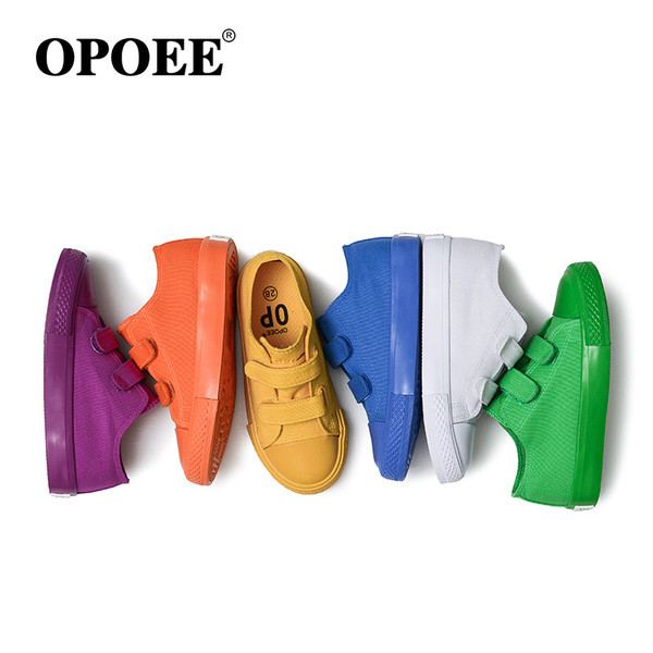 Αθλητικά και κομψά παιδικά πάνινα παπούτσια για κορίτσια και αγόρια με αυτοκόλλητα σε απλό μοντέλο και σε πολλά χρώματα