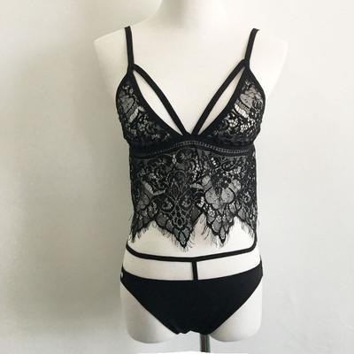 Εξαιρετικά  γυναικεία εσώρουχα σε μαύρο και άσπρο χρώμα