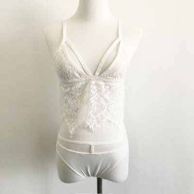 Εξαιρετικά  γυναικεία εσώρουχα σε μαύρο και άσπρο χρώμα