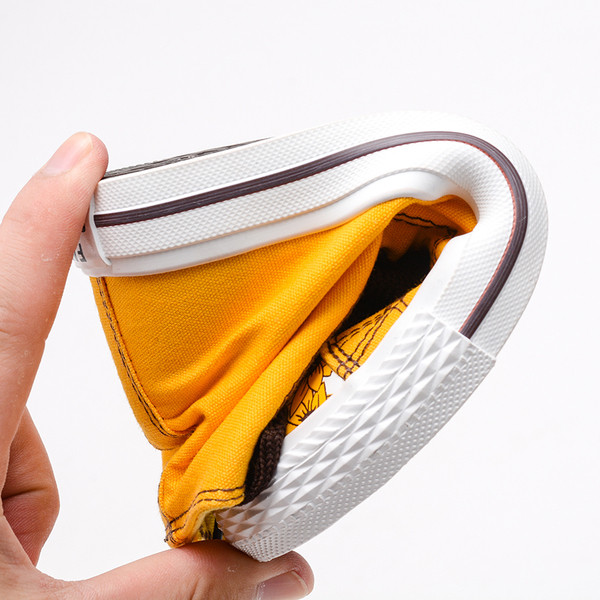 Μοντέρνα αθλητικά πάνινα παπούτσια για κορίτσια και γυναίκες με φυτική διακόσμηση και σε κίτρινο χρώμα