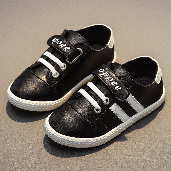 Παιδικά πάνινα παπούτσια για αγόρια με κορδόνια σε τρία χρώματα