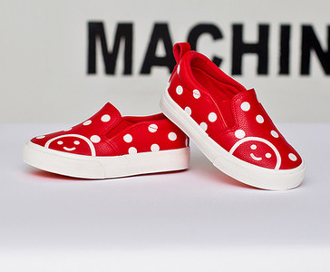 Γλυκά παιδικά μοκασίνια για κορίτσια σε τρία χρώματα, κατάλληλα για τη καθημερινή ζωή