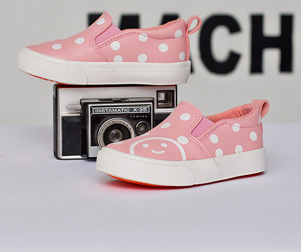 Γλυκά παιδικά μοκασίνια για κορίτσια σε τρία χρώματα, κατάλληλα για τη  καθημερινή ζωή