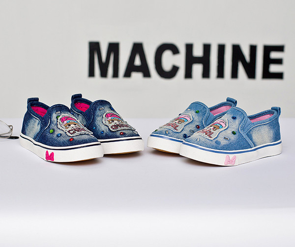 Παιδικά μοκασίνια με  διακοσμητικά μοτίβα για κορίτσια, σε δύο χρώματα με εφαρμογή κατάλληλη για τη  καθημερινή ζωή