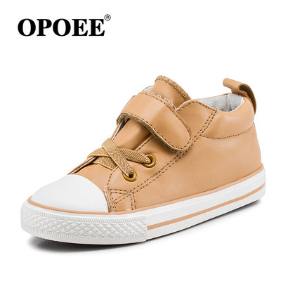 Παιδικά παπούτσια για αγόρια από συνθετικό δέρμα με μπαλώματα και κορδόνια  σε τρία χρώματα