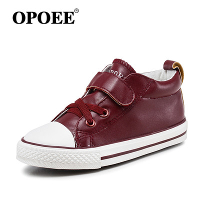 Παιδικά παπούτσια για αγόρια από συνθετικό δέρμα με μπαλώματα και κορδόνια  σε τρία χρώματα