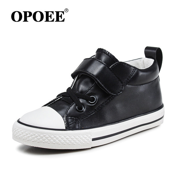 Παιδικά παπούτσια για αγόρια από συνθετικό δέρμα με μπαλώματα και κορδόνια  σε τρία χρώματα