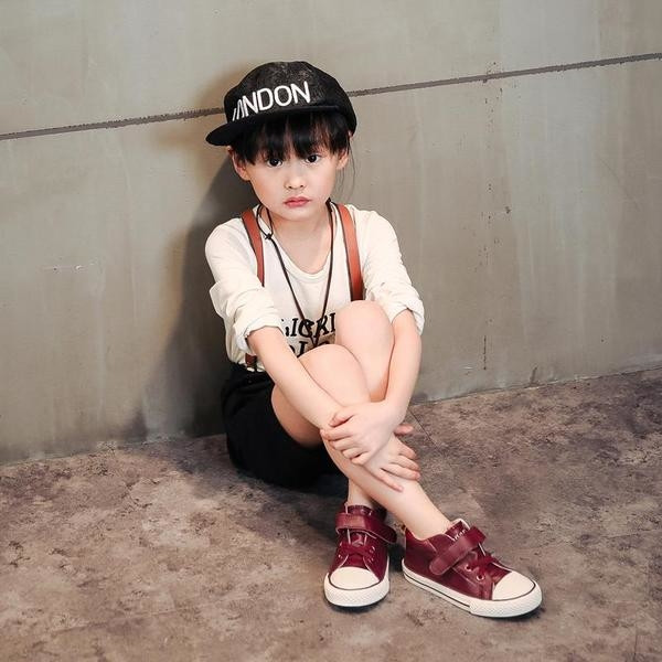 Παιδικά παπούτσια για αγόρια από συνθετικό δέρμα με μπαλώματα και κορδόνια  σε τρία χρώματα