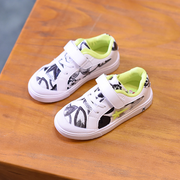 Κομψά παιδικά πάνινα παπούτσια για κορίτσια με αυτοκόλλητα λουλουδιών και συνδέσμους σε τρία χρώματα