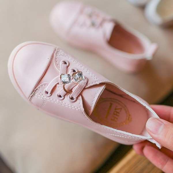 Απλά και απαλά παιδικά πάνινα παπούτσια για κορίτσια σε τρία χρώματα