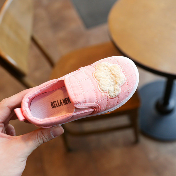 Γλυκά παιδικά μοκασίνια για κορίτσια και αγόρια σε ροζ και μπλε χρώμα με διακόσμηση