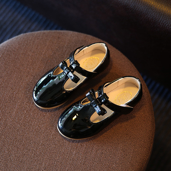 Κομψά casualπαιδικά παπούτσια για αγόρια με κορδέλα σε κόκκινο, μαύρο και άσπρο χρώμα