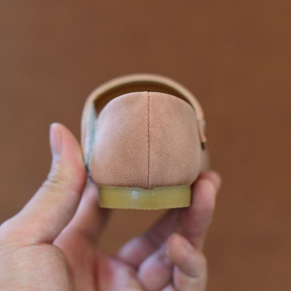 Παιδικά παπούτσια για αγόρια  σε δύο χρώματα με διακόσμηση λουλουδιών 