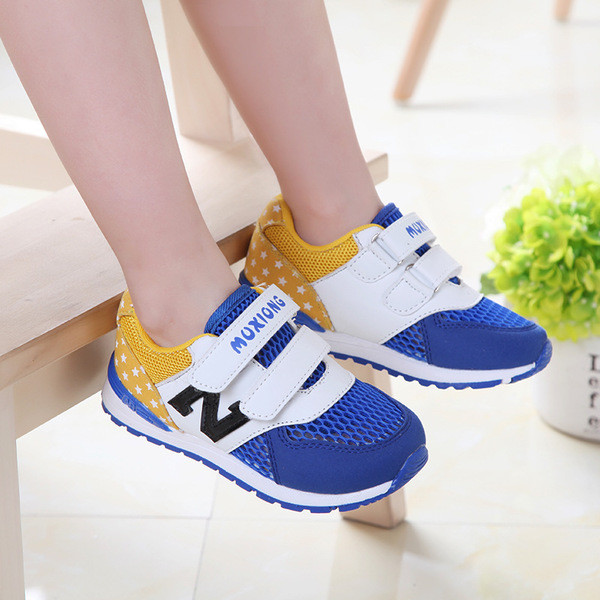 Спортни детски маратонки за момичета и момчета с лепенки в три цвята - дишащи